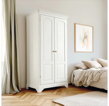 Zweitüriger, weißer Kleiderschrank im Schlafzimmer