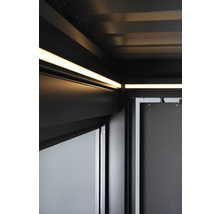 Detailansicht eines modernen Raumes mit integrierter LED-Beleuchtung