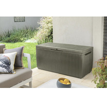 Garten Szene mit einer Aufbewahrungsbox auf einer Terrasse