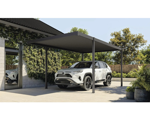 Modernes Carport mit Auto auf einer gepflasterten Auffahrt