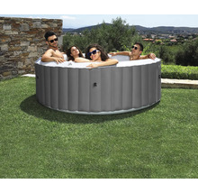 Aufblasbarer grauer Whirlpool mit vier Personen im Garten.