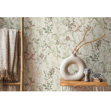 Dekoratives Interieur mit Blumentapete, Leiter und Tisch