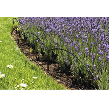 Gartenzaun mit Schmetterlingsmotiv zur Begrenzung eines Blumenbeets