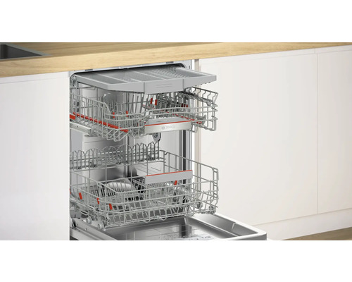 Offener Geschirrspüler mit Geschirrkörben
