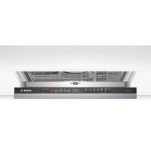 Geöffneter Geschirrspüler von Bosch mit Bedienfeld