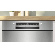 Frontansicht eines Bosch Geschirrspülers mit Bedienfeld