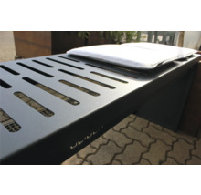 Metallbank mit Sitzkissen für den Außenbereich