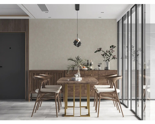 Esszimmer mit Esstisch aus Holz, Stühlen, Sideboard und Dekorationen für ein stilvolles Ambiente.