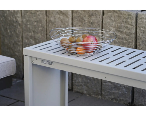 Obstschale auf einem Geiger-Tisch