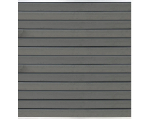 Graue Holzfassade mit horizontalen Brettern