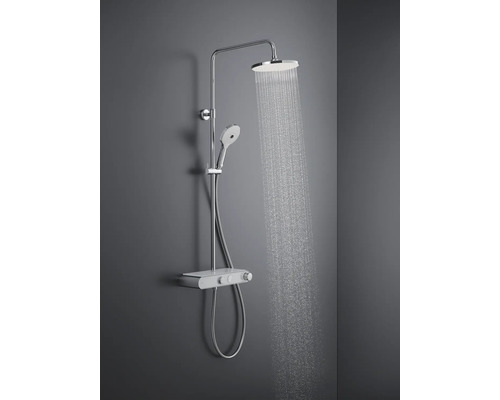 Duschsystem mit Kopfbrause, Handbrause und Thermostatarmatur an grauer Wand