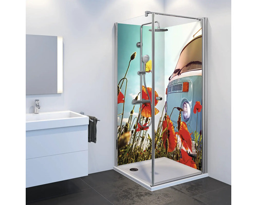 Badezimmer mit Duschkabine mit Mohnblumen- und Busmotiv