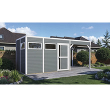 Modernes Gartenhaus mit Überdachung, Fenstern und Tür im Garten.