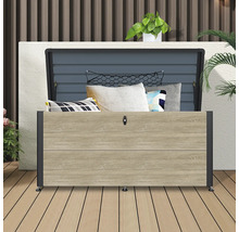 Geöffnete Aufbewahrungsbox für den Außenbereich mit Kissen