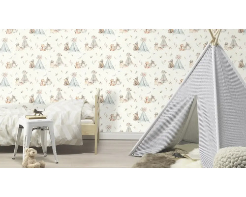 Kinderzimmer mit einem Zelt und einer Tapete mit Tiermotiven