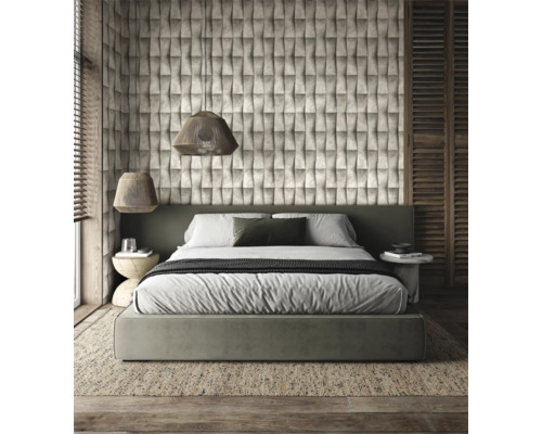 Schlafzimmer mit Bett, Nachttischen, Lampen, Teppich und Wandpaneelen