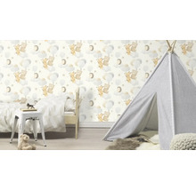 Kinderzimmer mit Tiermotivtapete, Tipi-Zelt und Bett