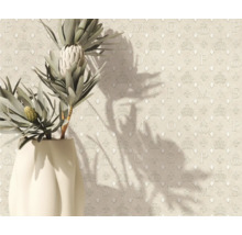 Dekorative Tapete mit Kronen, Buchstaben und floralen Elementen