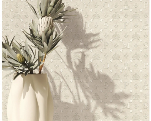 Dekorative Tapete mit Kronen, Buchstaben und floralen Elementen
