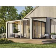 Modernes Gartenhaus mit Glasschiebetüren und Holzterrasse