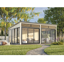 Modernes Gartenhaus mit Schiebetüren und viel Glas für eine helle und freundliche Atmosphäre