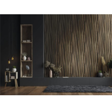 Wohnzimmer mit dunkler Wand, Holzregal, Holzvertäfelung und Dekoration