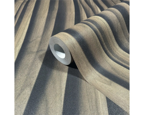 Tapetenrolle mit Streifenmuster