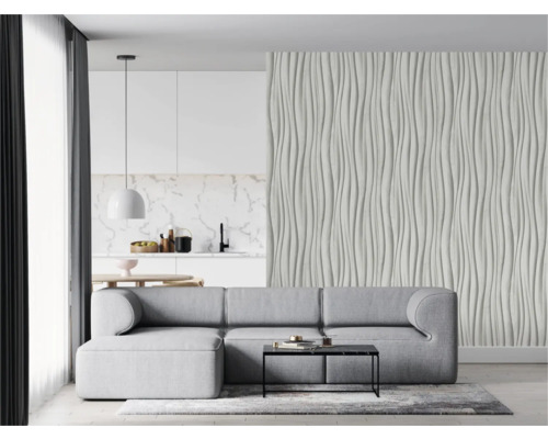 Wohnzimmer mit grauer Couch, Couchtisch und strukturierter Wand