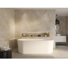 Modernes Badezimmer mit freistehender Badewanne, Waschtisch und Spiegel