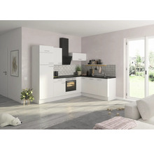 Helle Küche mit weißen Schränken, schwarzer Arbeitsplatte und Dunstabzugshaube