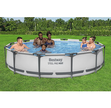 Familie genießt einen runden Bestway Steel Pro Max Pool im Garten.
