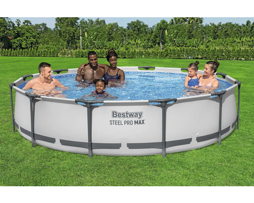 Familie genießt einen runden Bestway Steel Pro Max Pool im Garten.