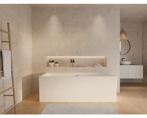 Modernes Badezimmer mit Badewanne, Waschtisch und Handtuchleiter