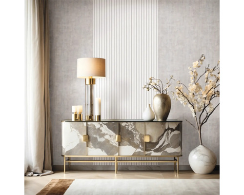 Modernes Wohnzimmer mit Sideboard im Marmor-Design, Tischlampe und Dekoration