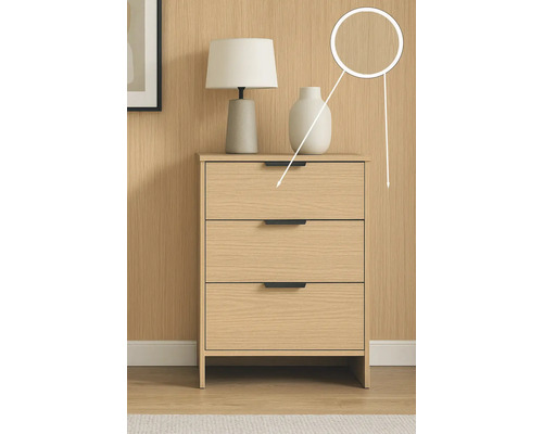 Kommode mit drei Schubladen im Schlafzimmer