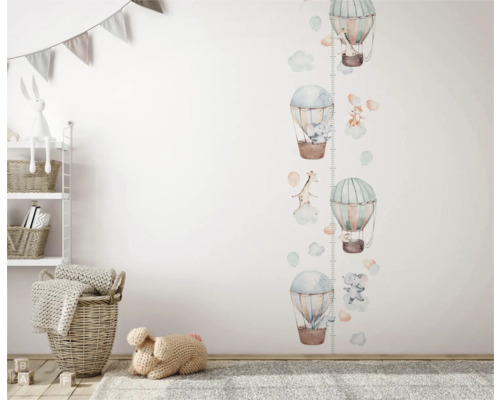 Kinderzimmer mit Wandtattoo Wachstumsmesser mit Heißluftballonmotiv
