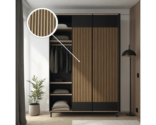 Schiebetürenschrank mit Holzlamellenfront, Innenfächern und Kleiderstange im Schlafzimmer