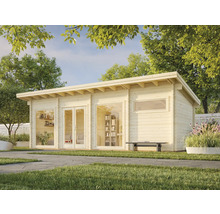 Gartenhaus aus Holz mit Fenstern und Glastüren im Garten