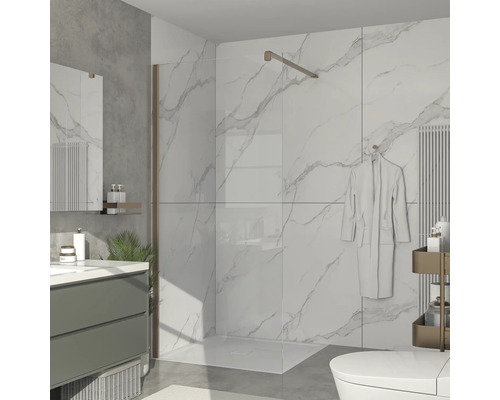 Modernes Badezimmer mit Duschkabine, Waschtisch und Toilette.