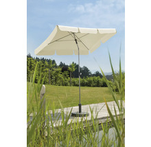 Rechteckiger Sonnenschirm auf einer Terrasse