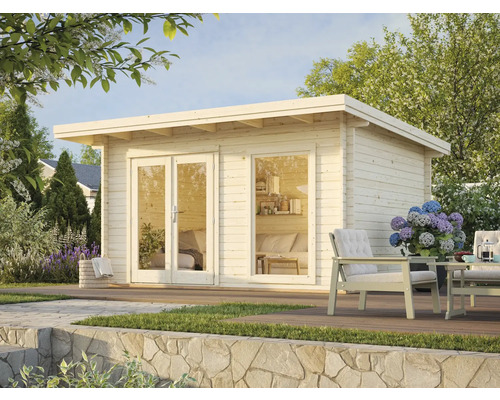 Garten mit Holzgartenhaus, Sitzgruppe und Steinterrasse