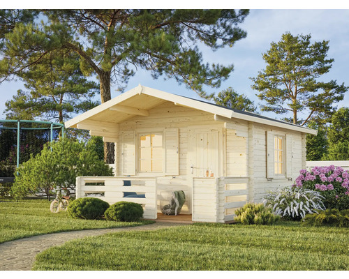 Holzgartenhaus mit Veranda im Garten