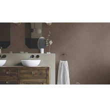 Badezimmer mit Doppelwaschtisch, Spiegeln, Handtuchring und Handtuch