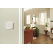 Wandschalter in einem Wohnzimmer