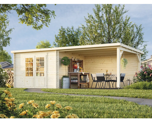 Holzgartenhaus mit überdachter Terrasse und Gartenmöbeln im Aussenbereich