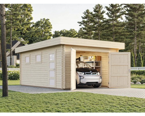 Holzgarage mit Auto und geöffneten Türen im Garten