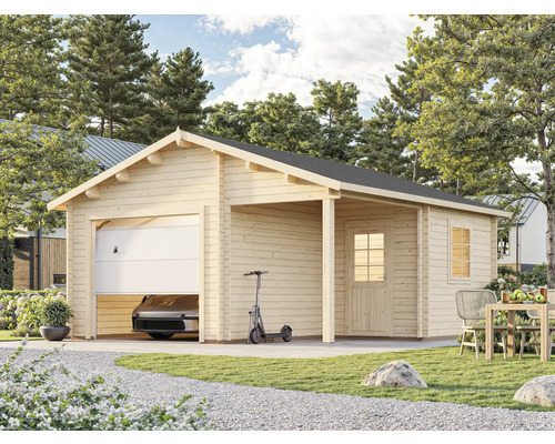 Holzgarage mit offenem Carport und Auto auf einem Grundstück mit Garten