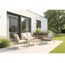 Gartensitzgruppe mit Sofa, Sessel und Tisch auf einer Terrasse