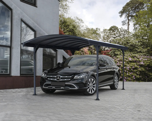 Auto unter einem Carport