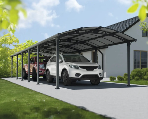 Überdachter Carport mit zwei geparkten Autos vor einem Haus